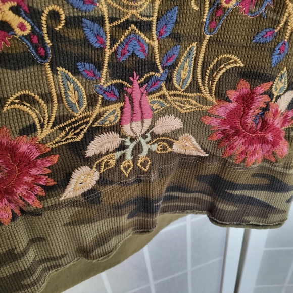 Johnny Was Floral Embroidered Camouflage Long Sleeve Top Sz S - Picture 4 of 11